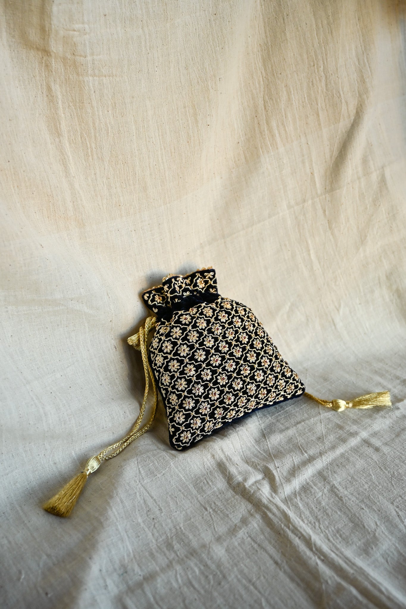 Jali Zardozi Potli | Handcrafted Embroidered Bag