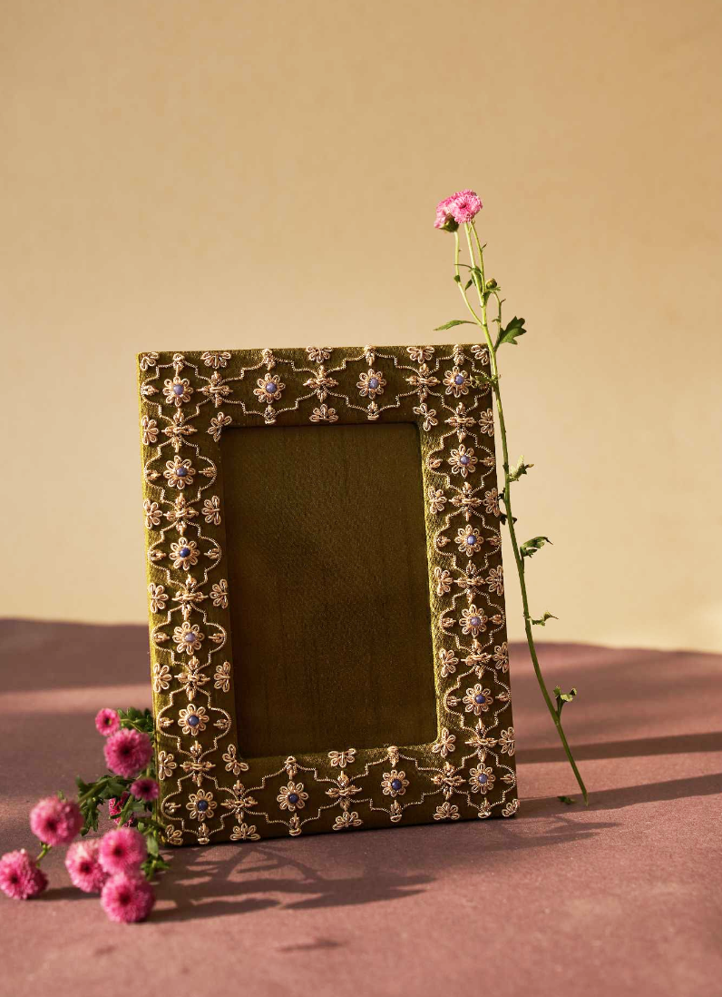 Kat Jaal Zardozi Photo Frame | Elegant Handcrafted Decor